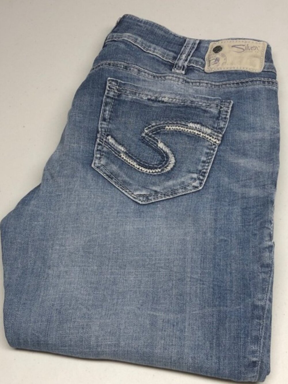 SILVER SUKI MID STRAIGHT JEANS 32x32 ⭐️